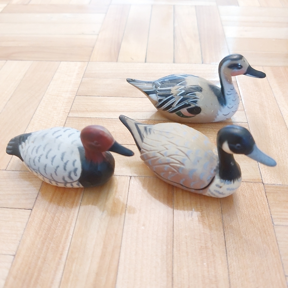 3 vintage Hong Kong plastic miniature duck decoy figures